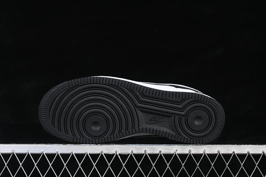 Nike Air Force 1 "Panda"