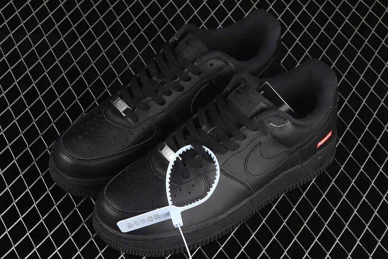 Nike Air Force 1 "Supreme Black"